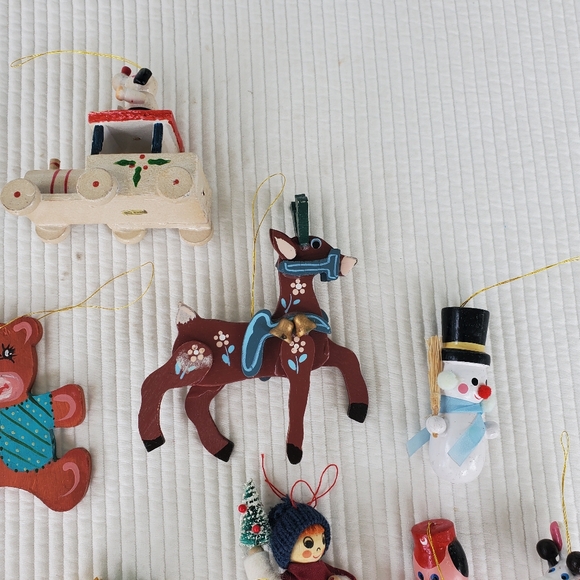 18 Wood Christmas Ornaments 2"-5" Vintage Green Red Wooden Holiday Santa Angel - Picture 4 of 10